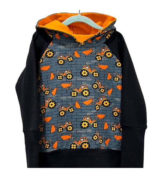 Les véhicules de construction grandissent le long du sweat à capuche Babywear® French Terry Sweater