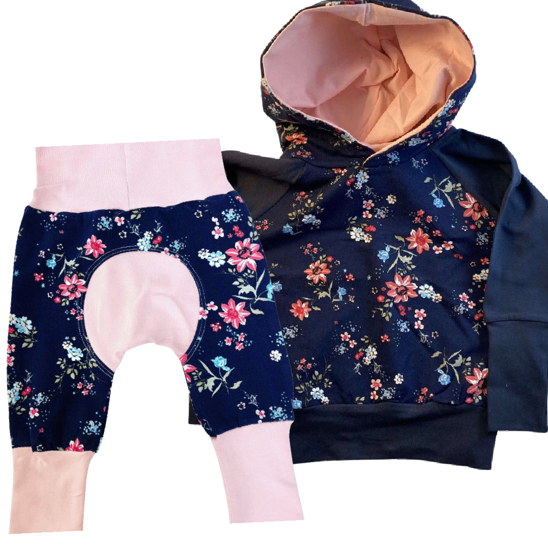 Sweat à capuche Grow Along® en coton biologique bleu marine avec motif floral rose