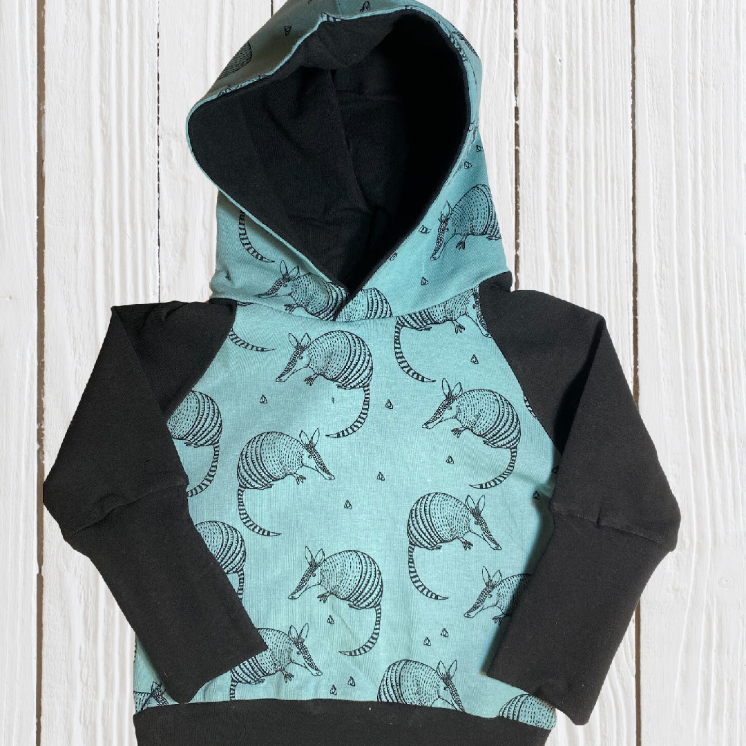 Pull à capuche en coton biologique non genré Armadillo Sarcelle Noir Grow Along Babywear®