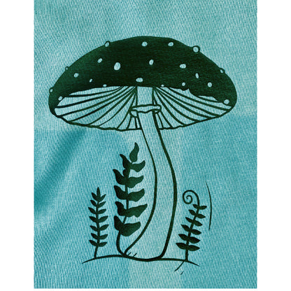 Diseño gráfico de hongos en camiseta con capucha verde azulado
